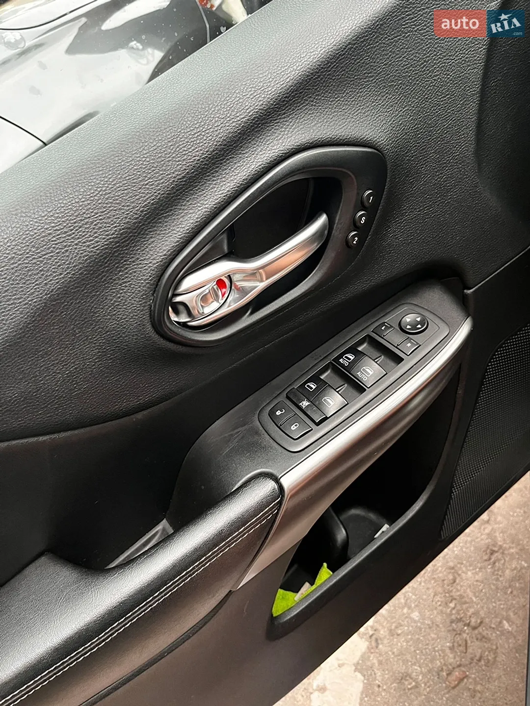 2018 Jeep Cherokee - мініатюра 12