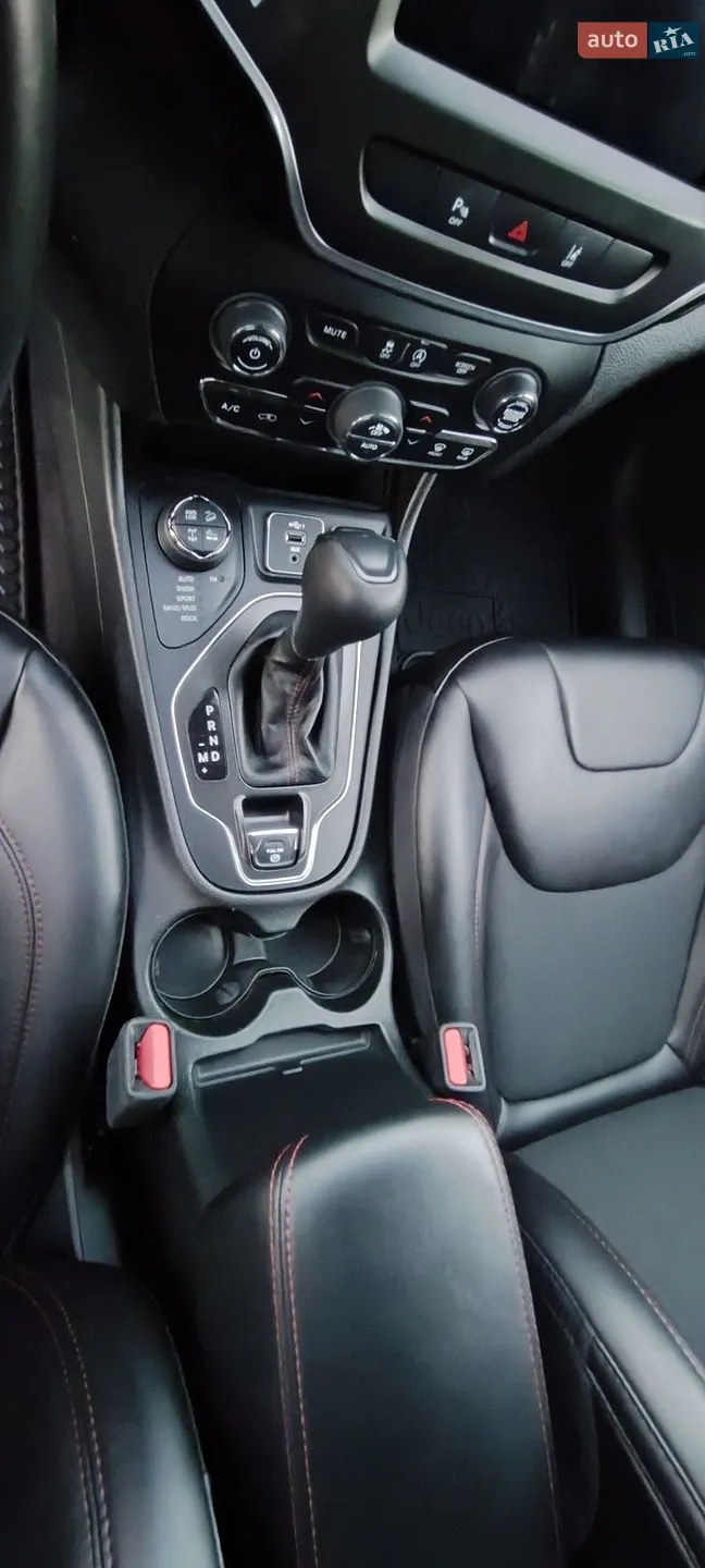 2020 Jeep Cherokee - мініатюра 24
