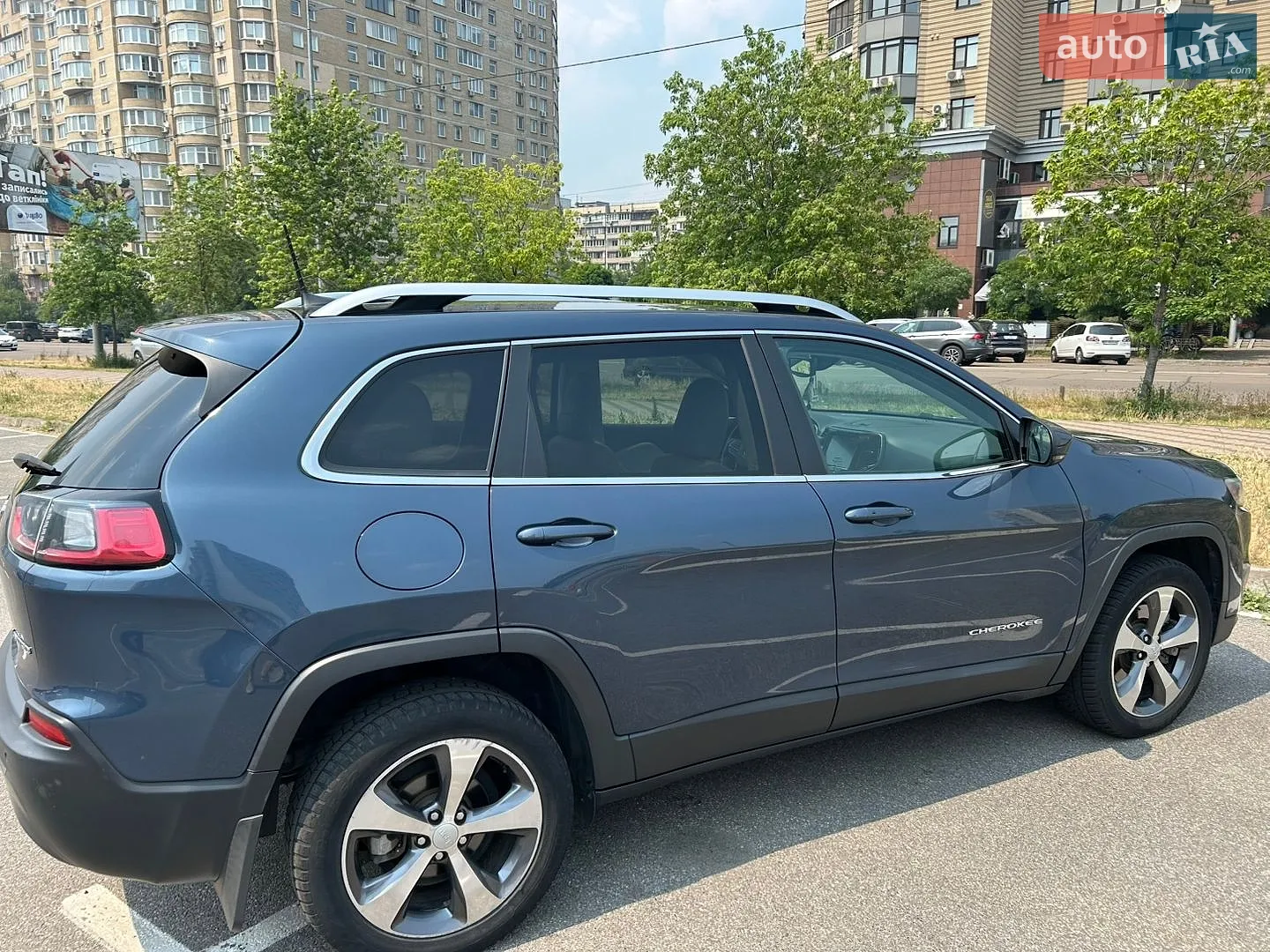2019 Jeep Cherokee - мініатюра 2