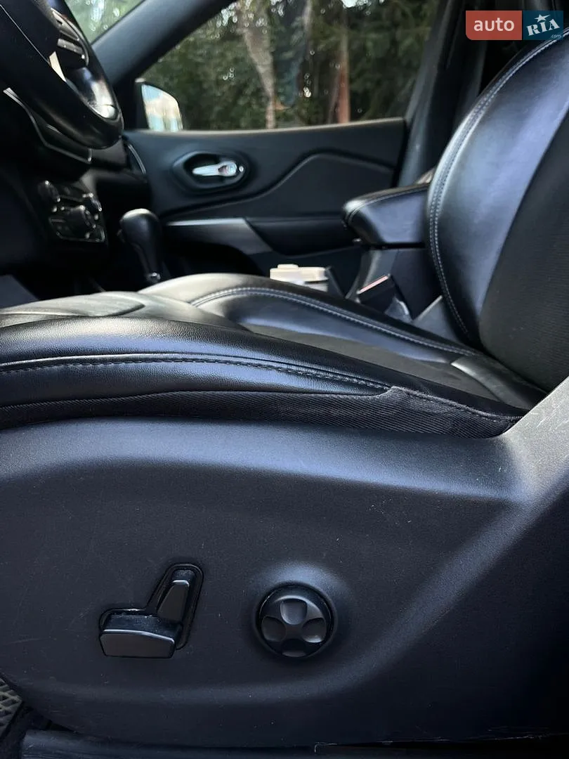 2019 Jeep Cherokee - мініатюра 17