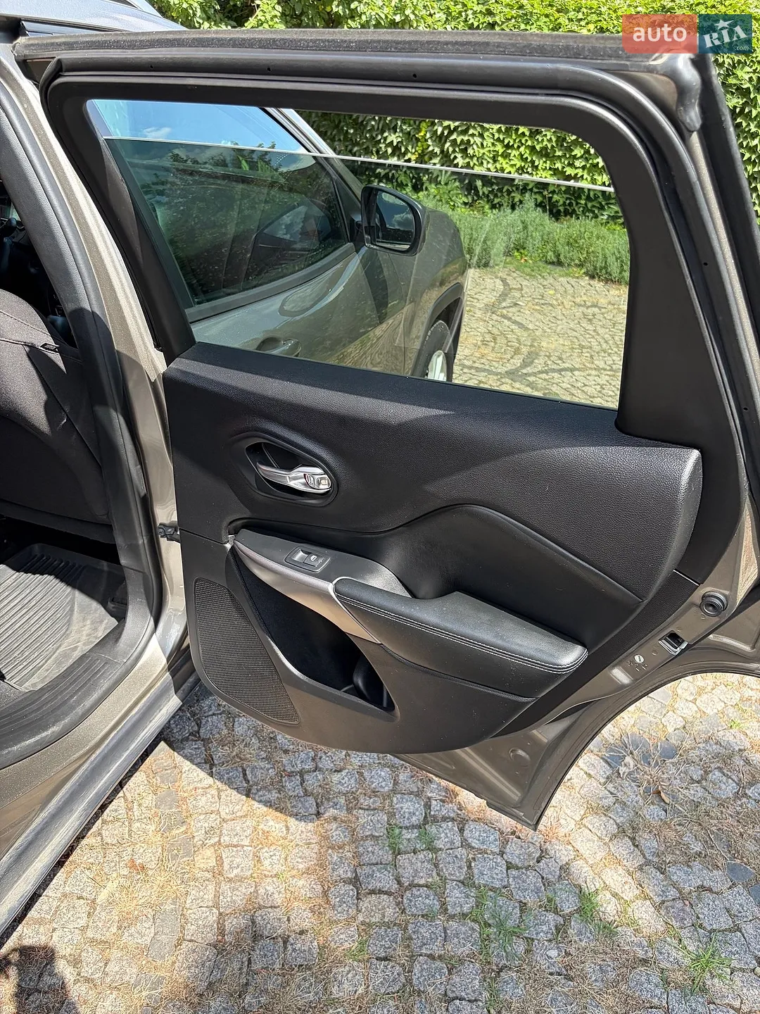 2020 Jeep Cherokee - мініатюра 25
