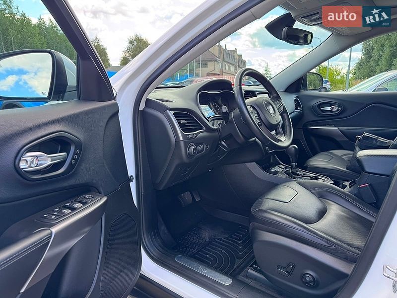 Внедорожник / Кроссовер Jeep Cherokee 2019 в Киеве
