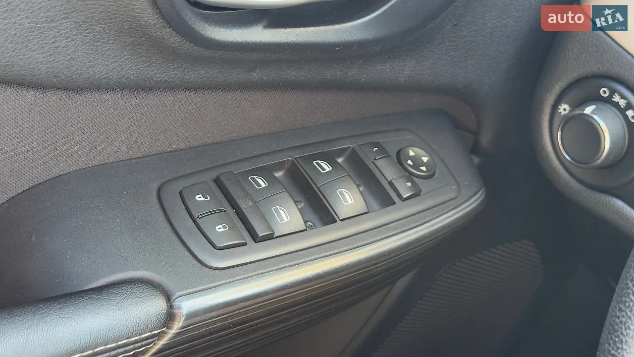 2015 Jeep Cherokee - мініатюра 29