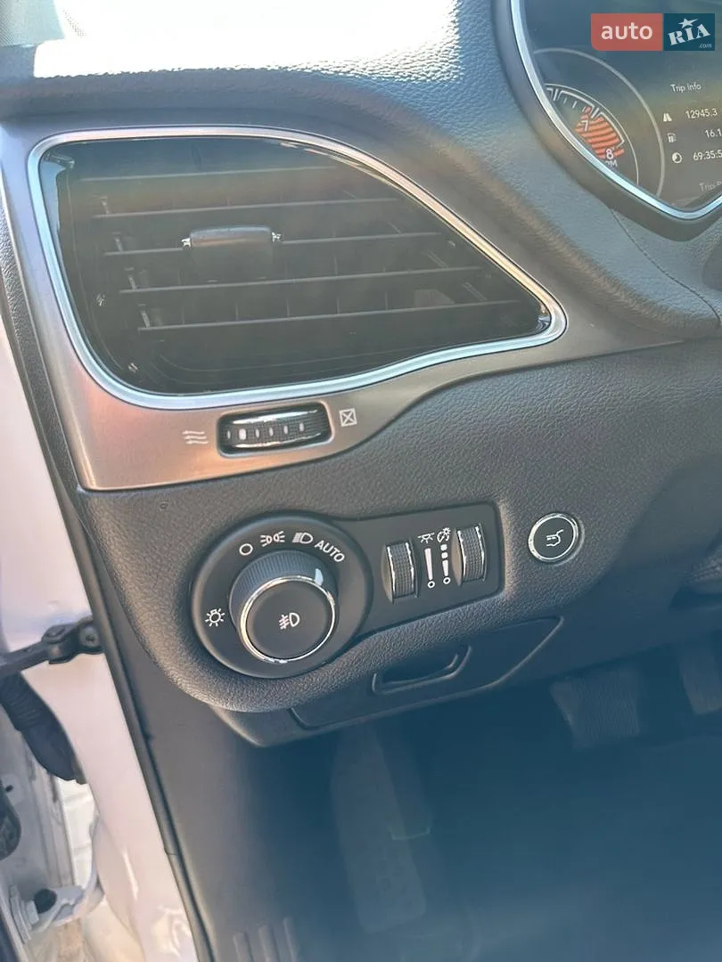 2019 Jeep Cherokee - мініатюра 12
