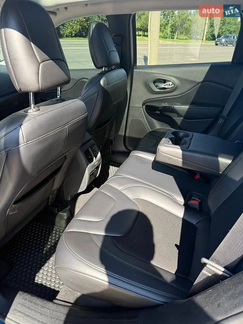 Jeep Cherokee 2019 VIN 1C4PJMLBXLD536919 фото оголошення 11 з 31