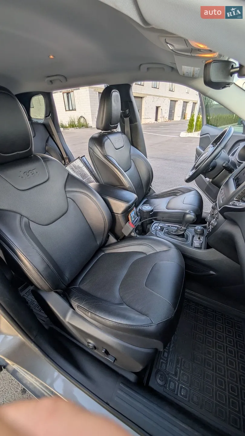 2020 Jeep Cherokee - мініатюра 8