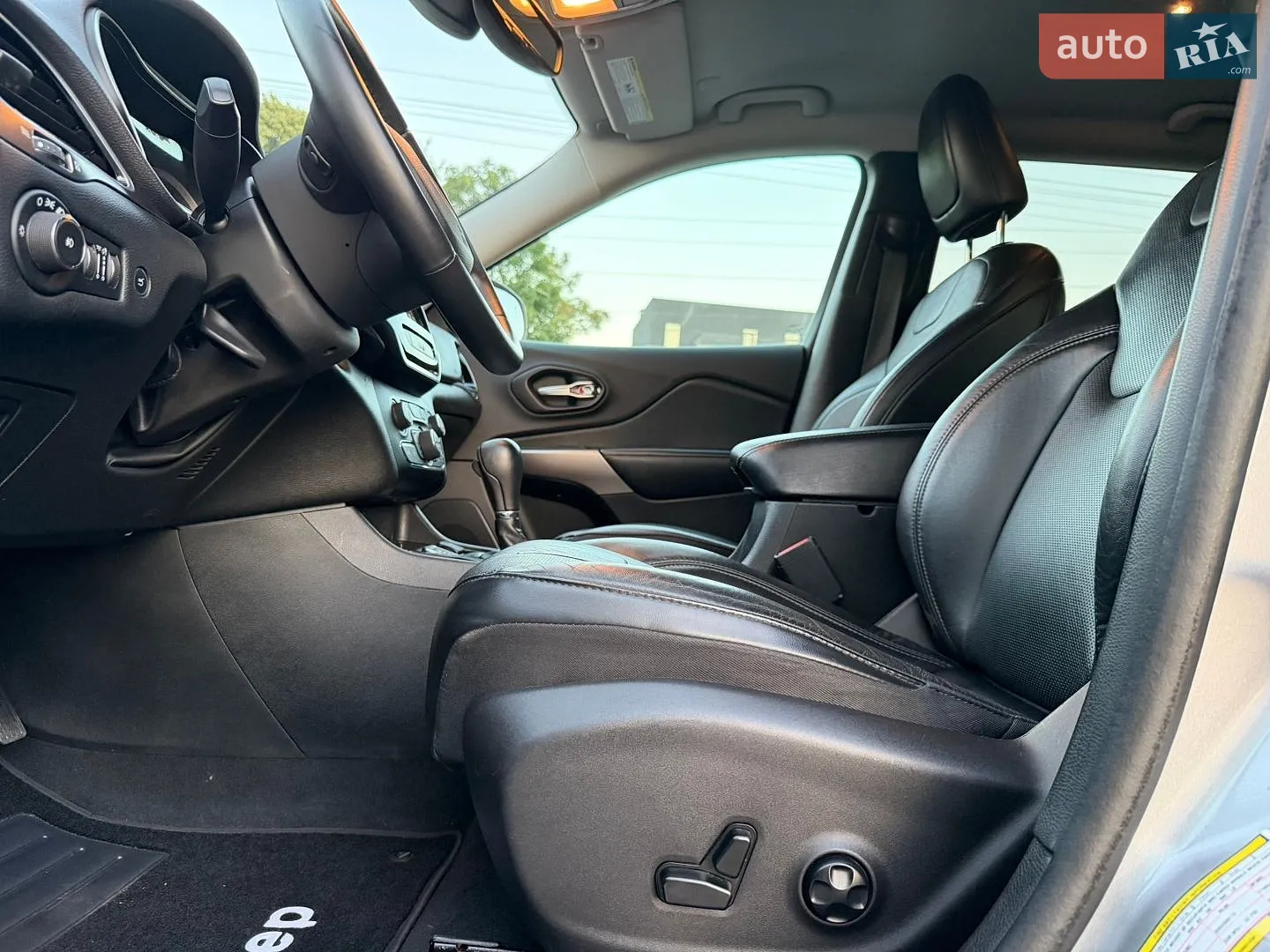 2019 Jeep Cherokee - мініатюра 32