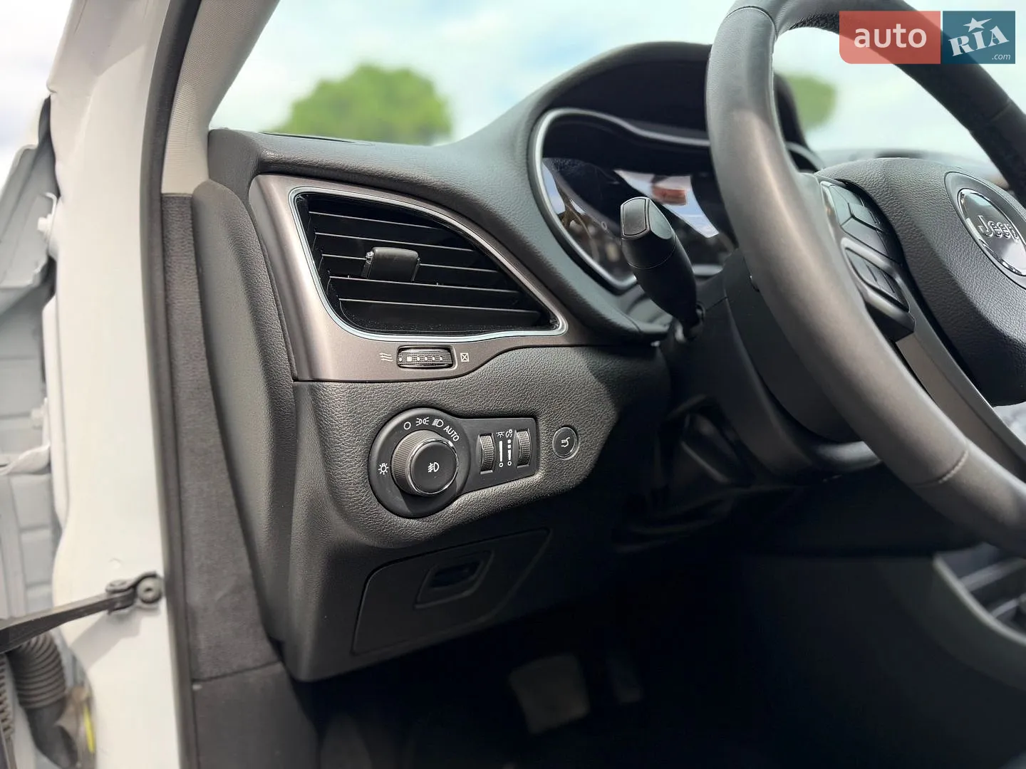 2022 Jeep Cherokee - мініатюра 36