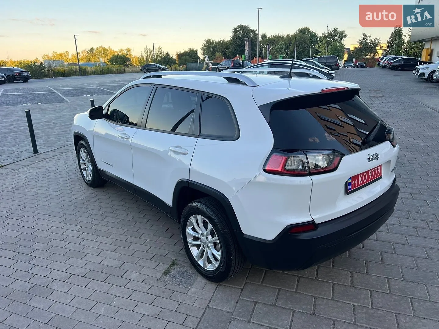 2020 Jeep Cherokee - мініатюра 4