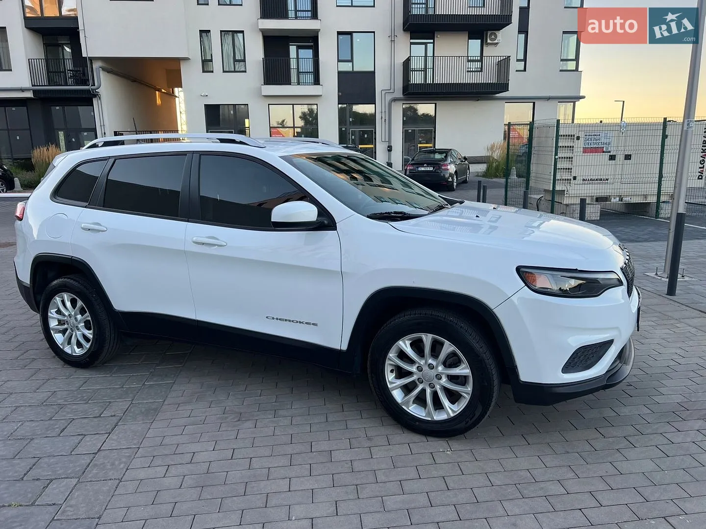2020 Jeep Cherokee - мініатюра 15