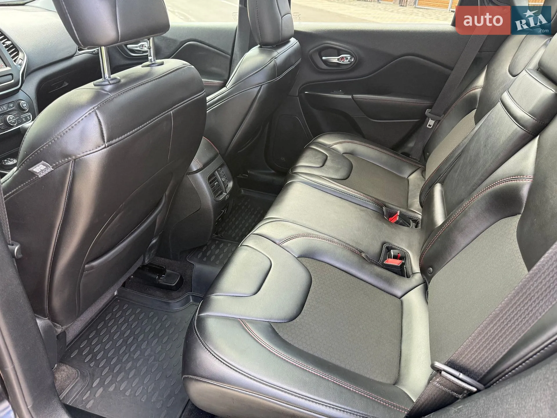 2018 Jeep Cherokee - мініатюра 43