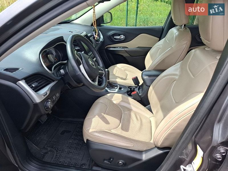 Внедорожник / Кроссовер Jeep Cherokee 2016 в Ужгороде
