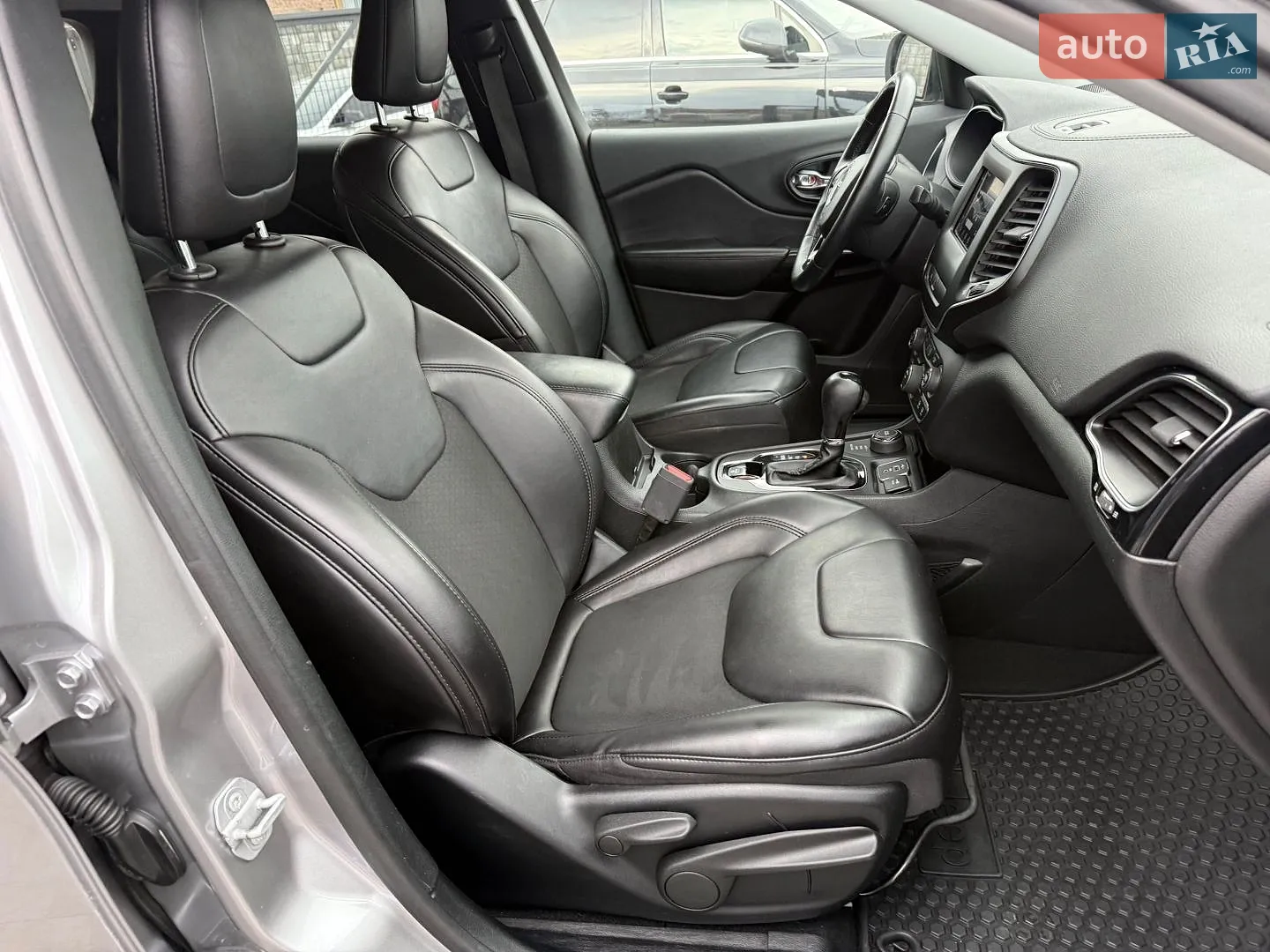 2019 Jeep Cherokee - мініатюра 25