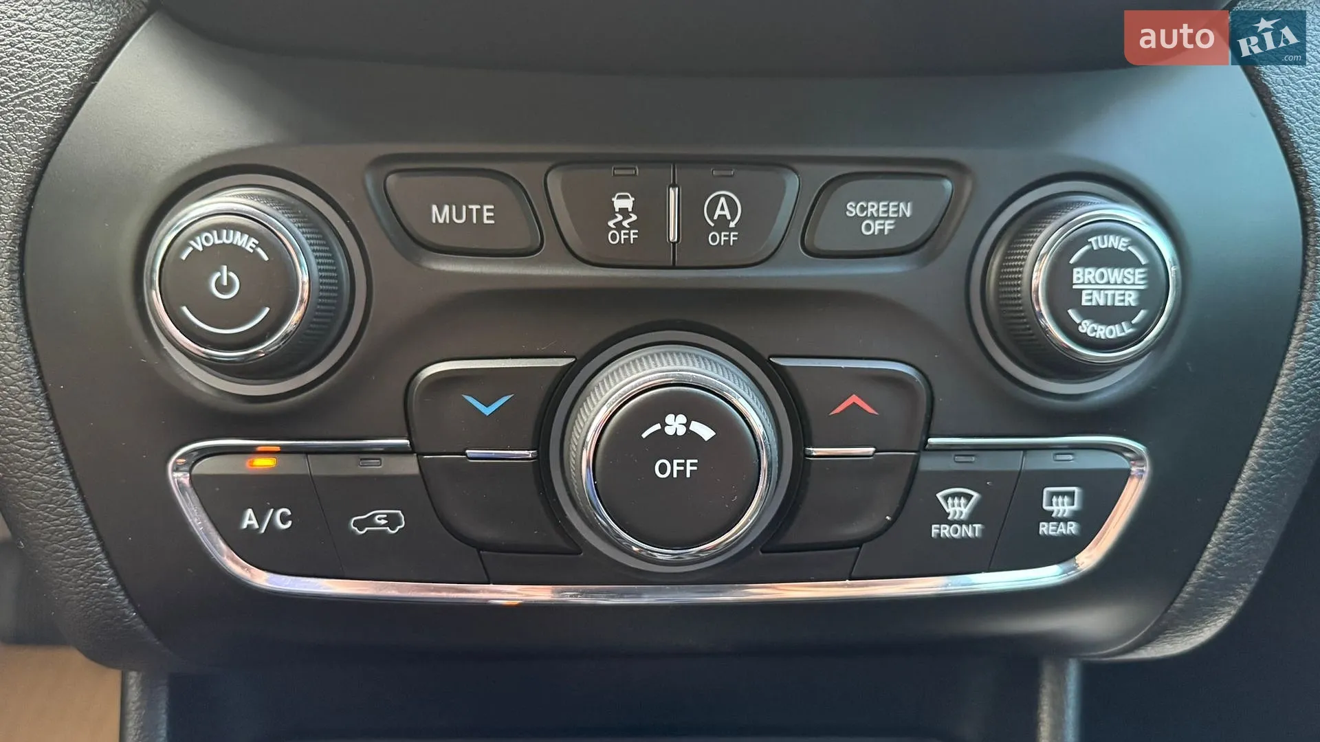 2020 Jeep Cherokee - мініатюра 25