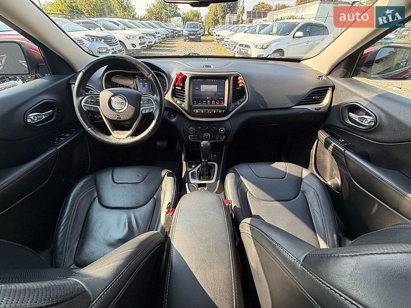 Внедорожник / Кроссовер Jeep Cherokee 2013 в Виннице