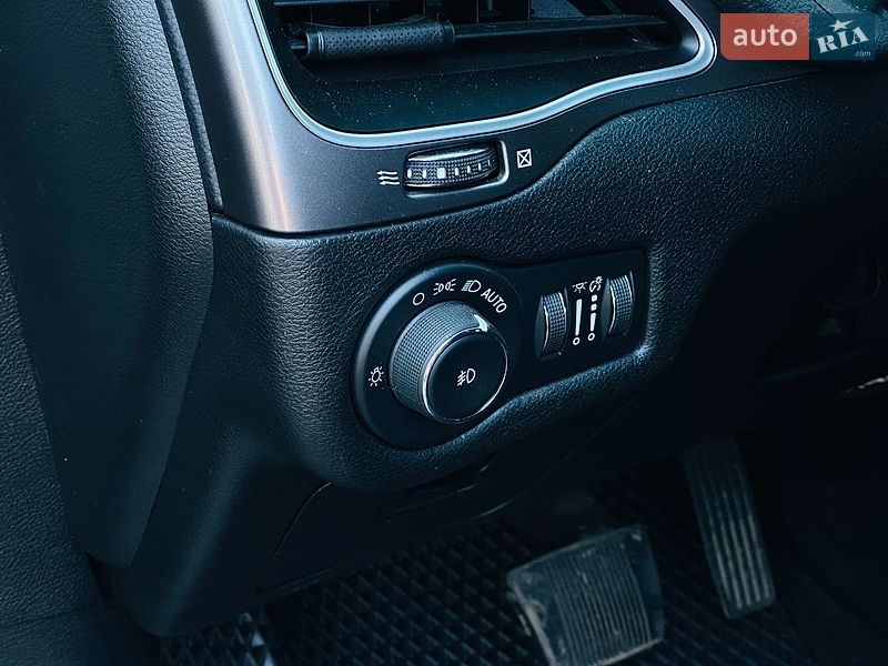 Внедорожник / Кроссовер Jeep Cherokee 2018 в Харькове