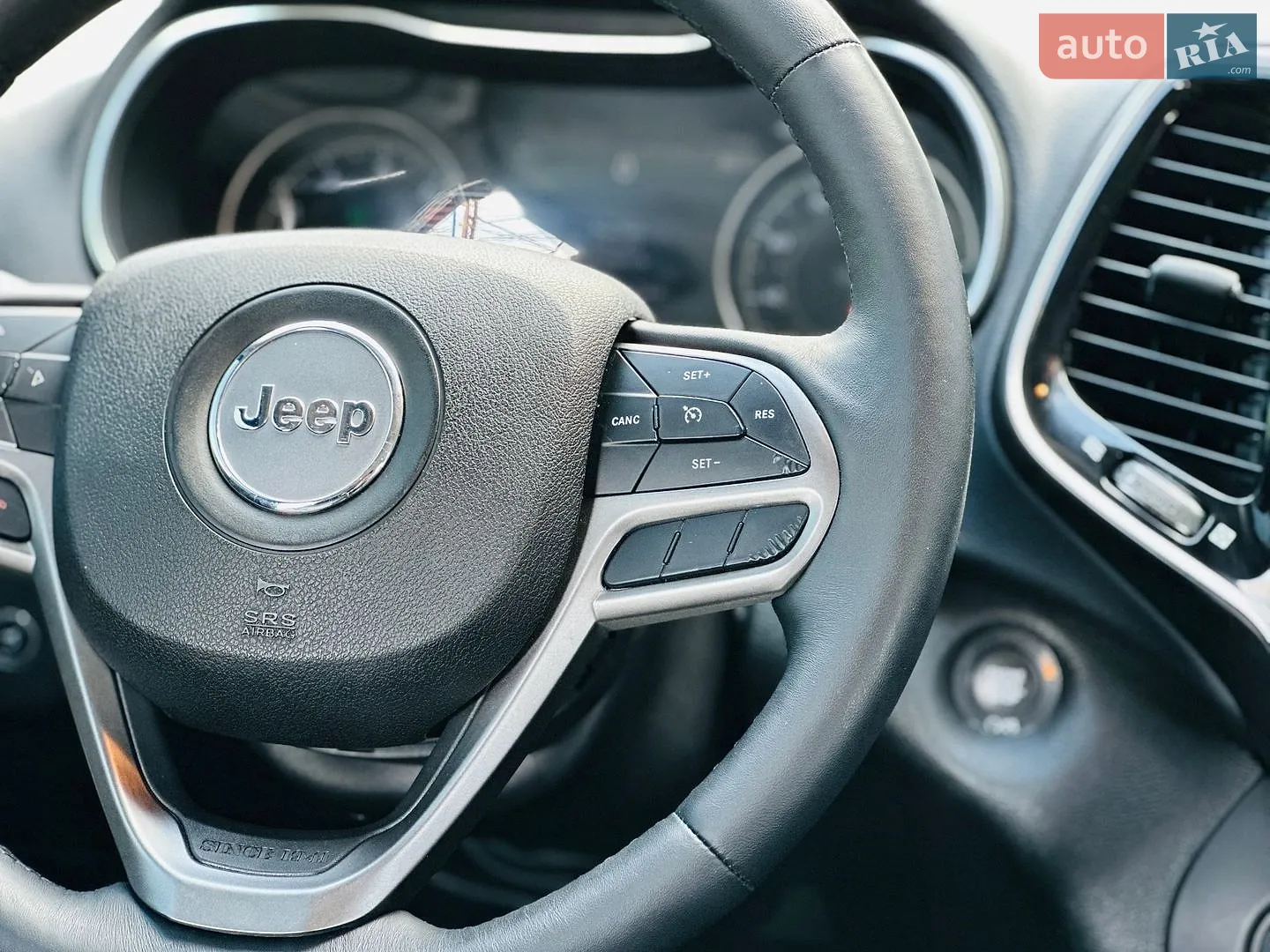 2019 Jeep Cherokee - мініатюра 28