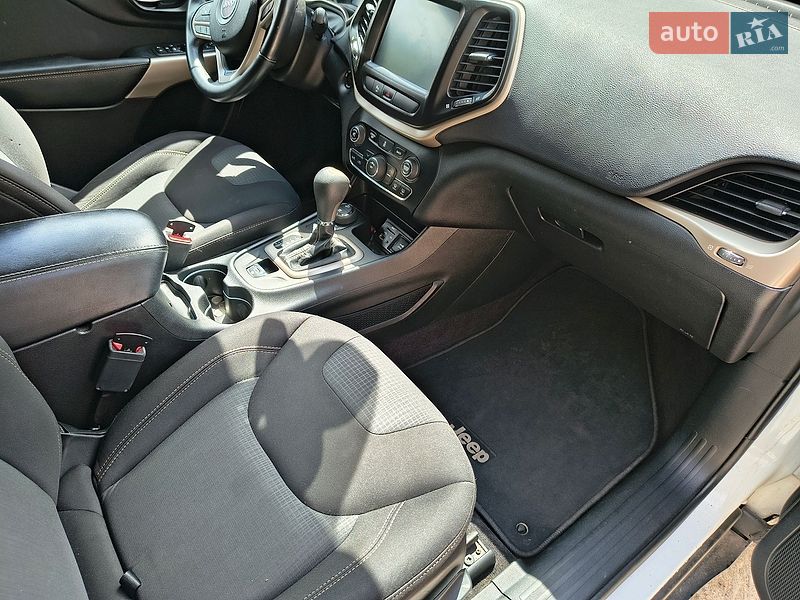Внедорожник / Кроссовер Jeep Cherokee 2017 в Первомайске