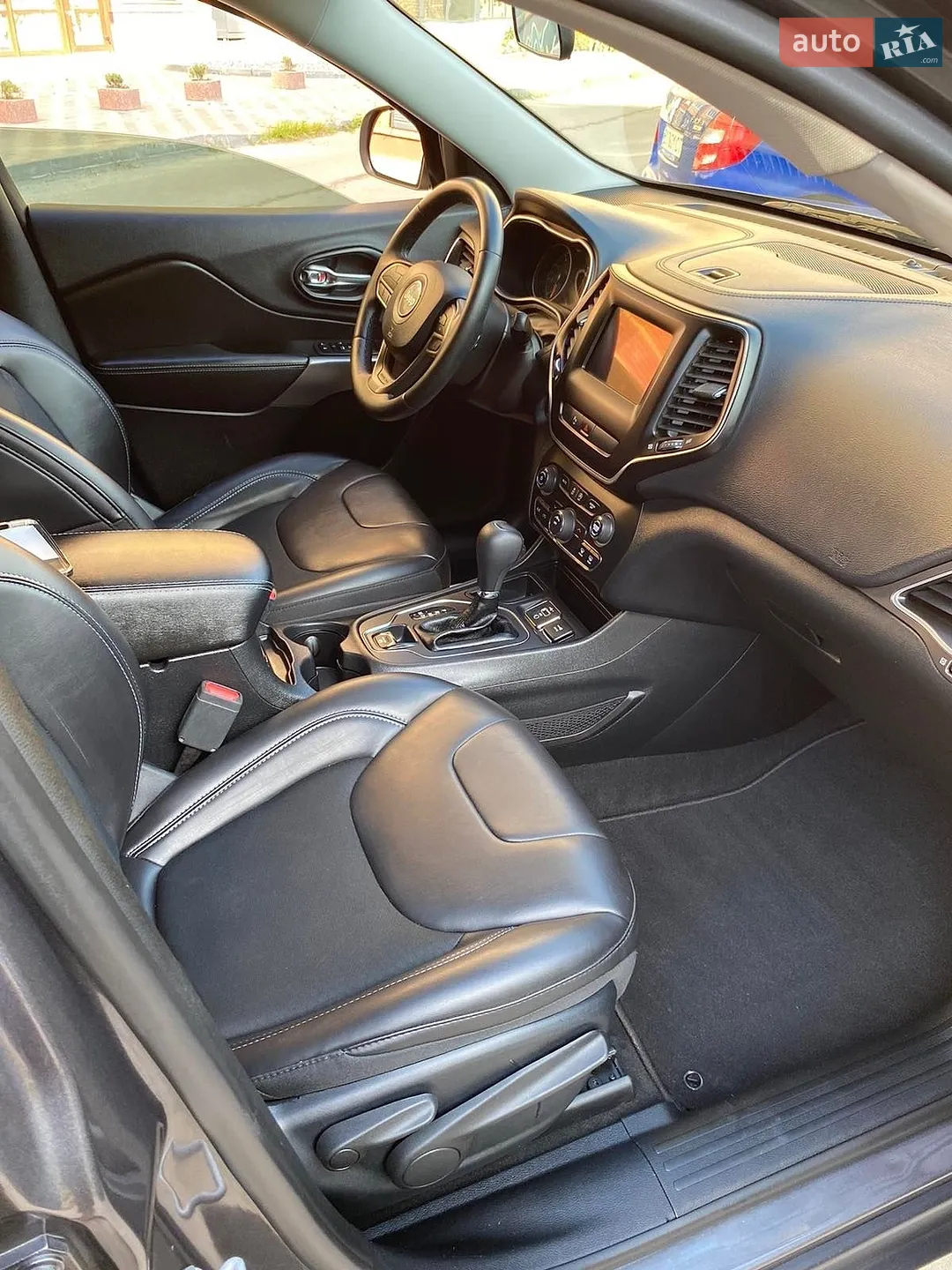 2019 Jeep Cherokee - мініатюра 27