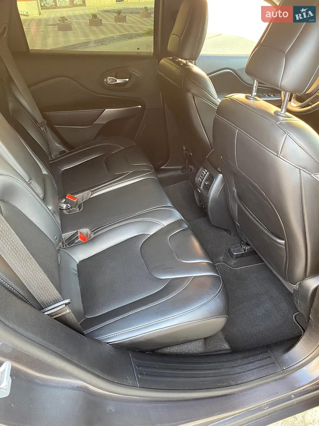 2019 Jeep Cherokee - мініатюра 31