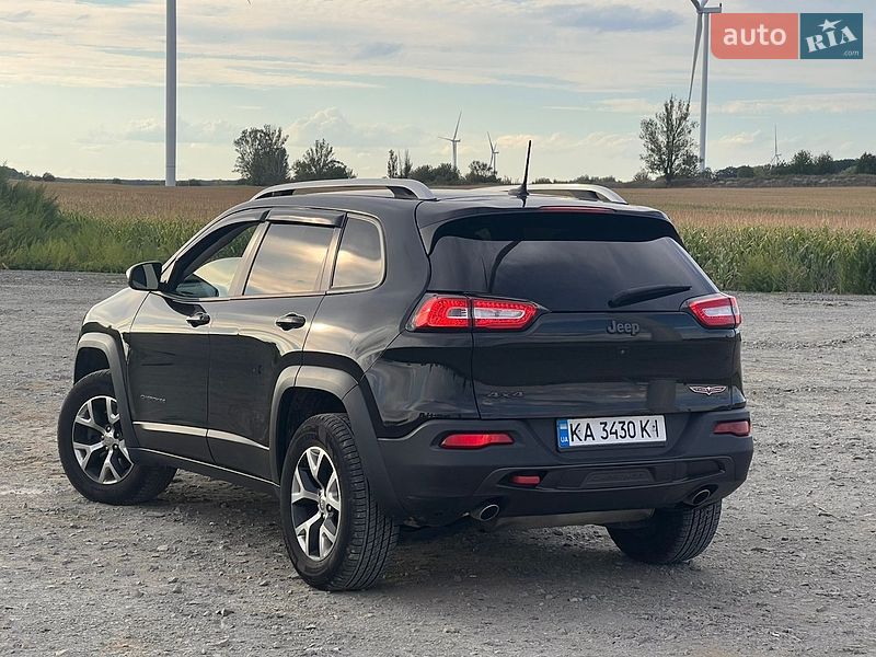 Позашляховик / Кросовер Jeep Cherokee 2015 в Нововолинську