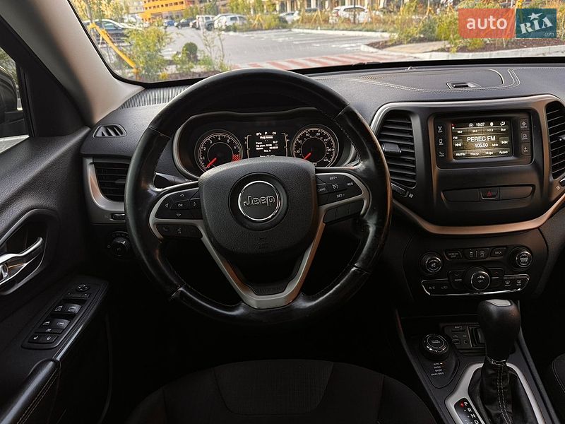 Внедорожник / Кроссовер Jeep Cherokee 2015 в Киеве