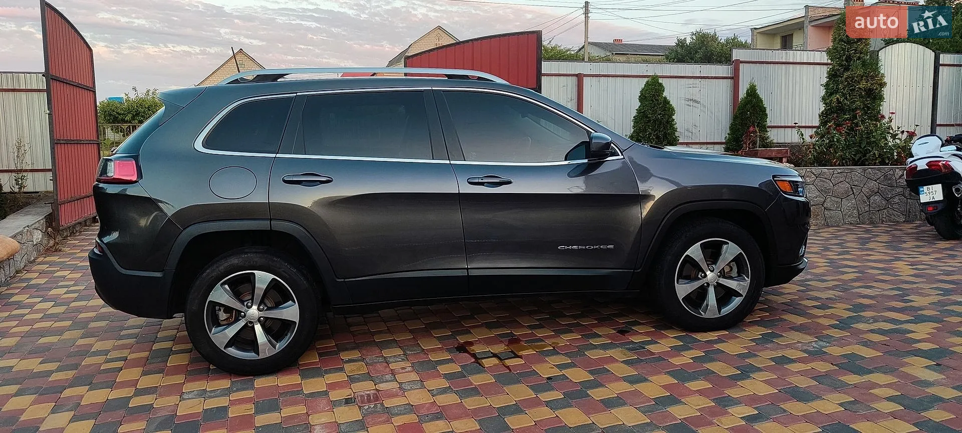 2019 Jeep Cherokee - мініатюра 14