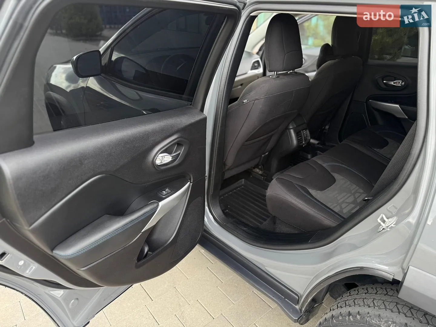 2020 Jeep Cherokee - мініатюра 16