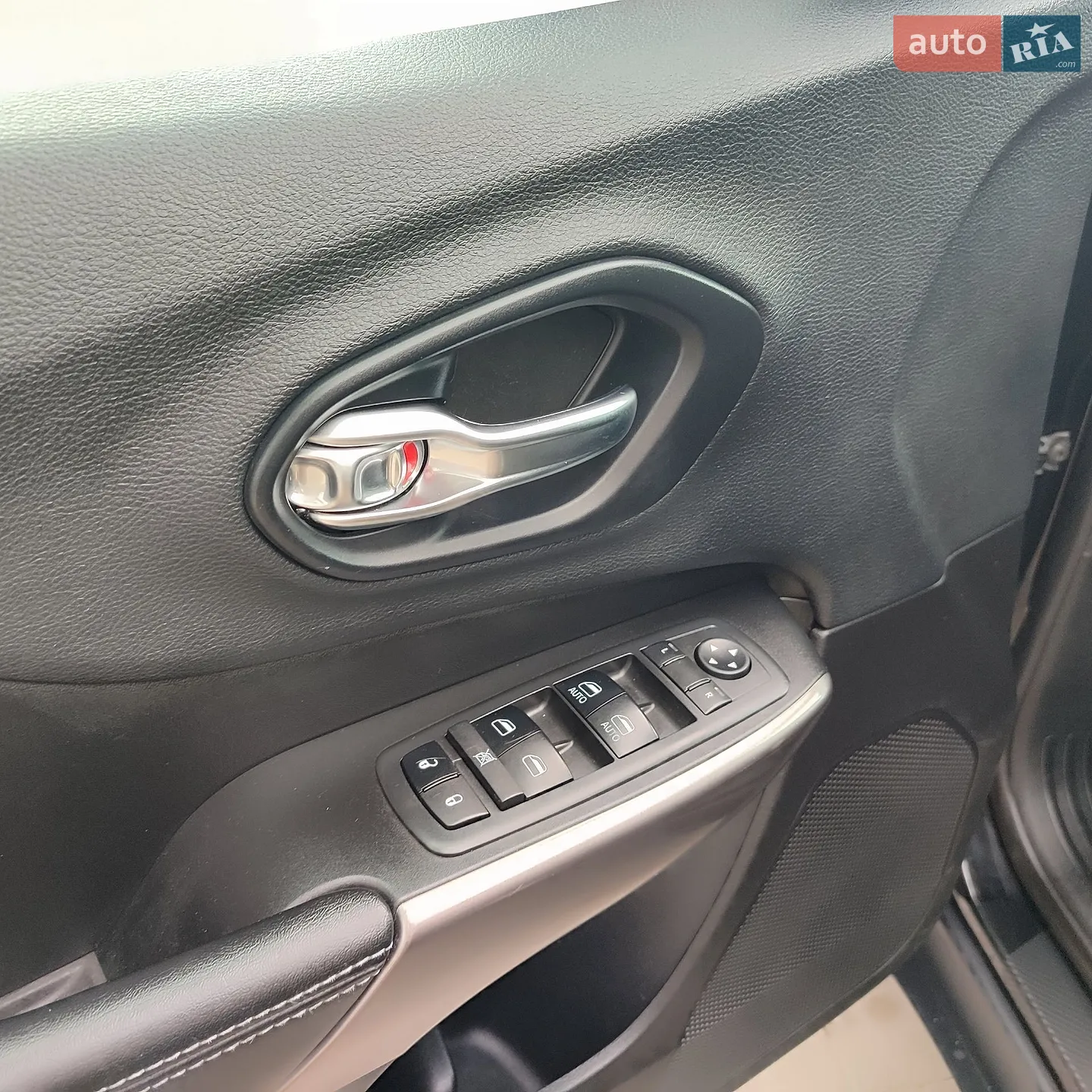 2019 Jeep Cherokee - мініатюра 23