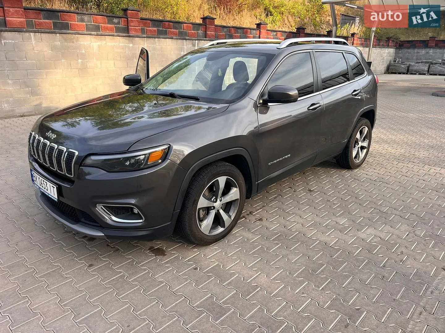 2019 Jeep Cherokee - фото 1