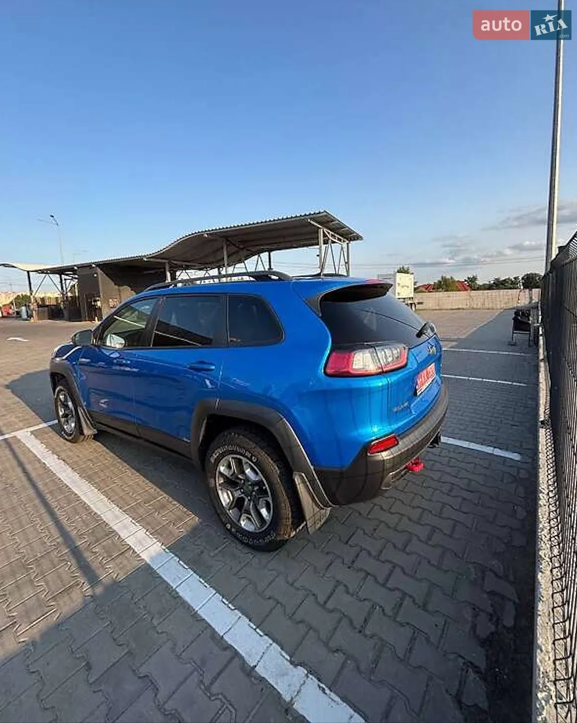 2020 Jeep Cherokee - мініатюра 3