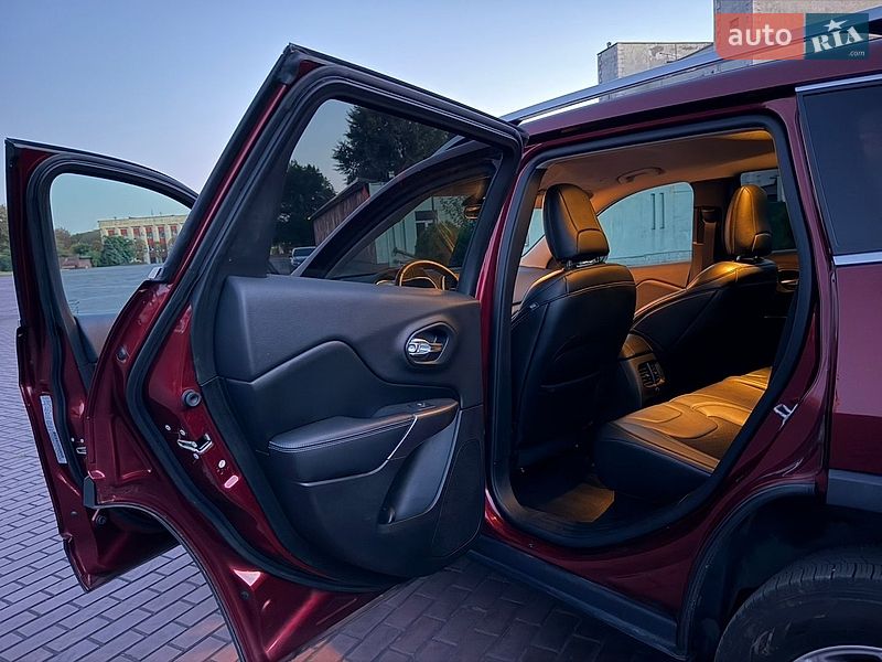 Внедорожник / Кроссовер Jeep Cherokee 2018 в Днепре