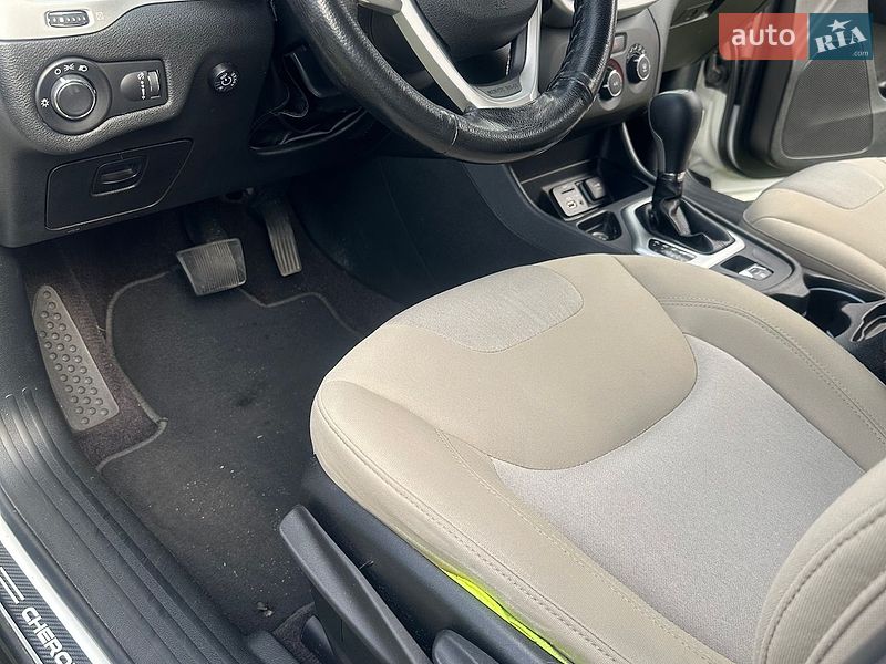 Внедорожник / Кроссовер Jeep Cherokee 2016 в Полтаве