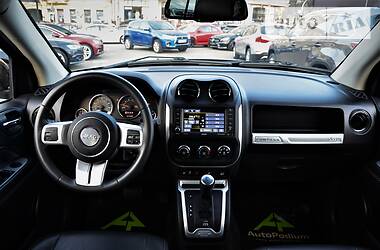 Позашляховик / Кросовер Jeep Compass 2015 в 