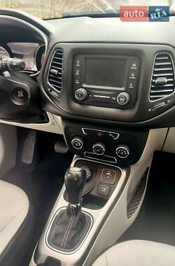 Внедорожник / Кроссовер Jeep Compass 2017 в 