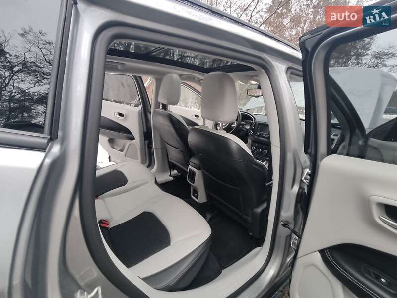 Позашляховик / Кросовер Jeep Compass 2017 в Києві фото 30 Позашляховик / Кросовер Jeep Compass 2017 в Києві