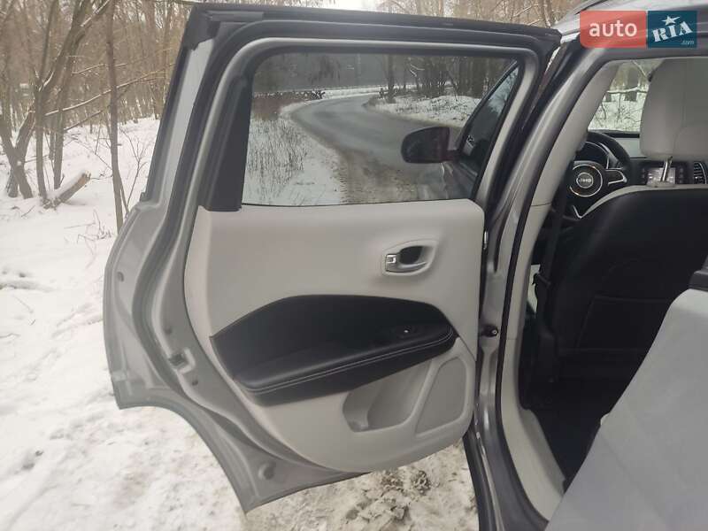 Позашляховик / Кросовер Jeep Compass 2017 в Києві фото 47 Позашляховик / Кросовер Jeep Compass 2017 в Києві