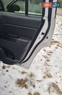 Внедорожник / Кроссовер Jeep Compass 2014 в 