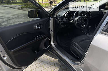 Внедорожник / Кроссовер Jeep Compass 2017 в 