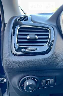 Позашляховик / Кросовер Jeep Compass 2020 в 