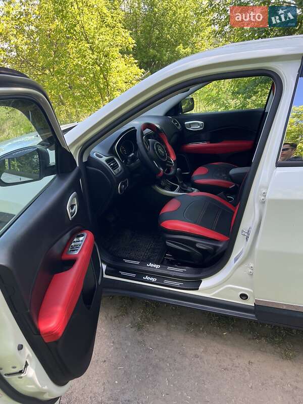 Внедорожник / Кроссовер Jeep Compass 2017 в Кагарлыке