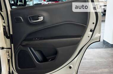 Внедорожник / Кроссовер Jeep Compass 2018 в 
