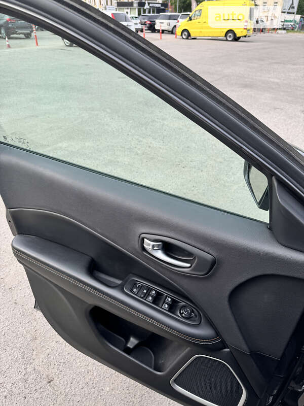 Внедорожник / Кроссовер Jeep Compass 2017 в Виннице