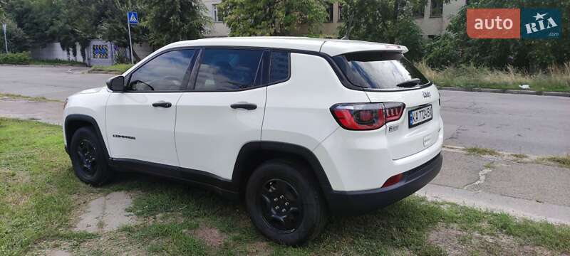 Внедорожник / Кроссовер Jeep Compass 2017 в Киеве