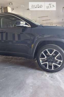 Внедорожник / Кроссовер Jeep Compass 2017 в 