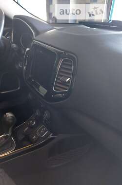 Внедорожник / Кроссовер Jeep Compass 2017 в 