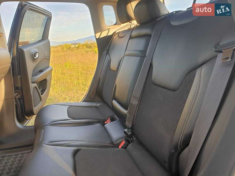 Внедорожник / Кроссовер Jeep Compass 2017 в Буштыне