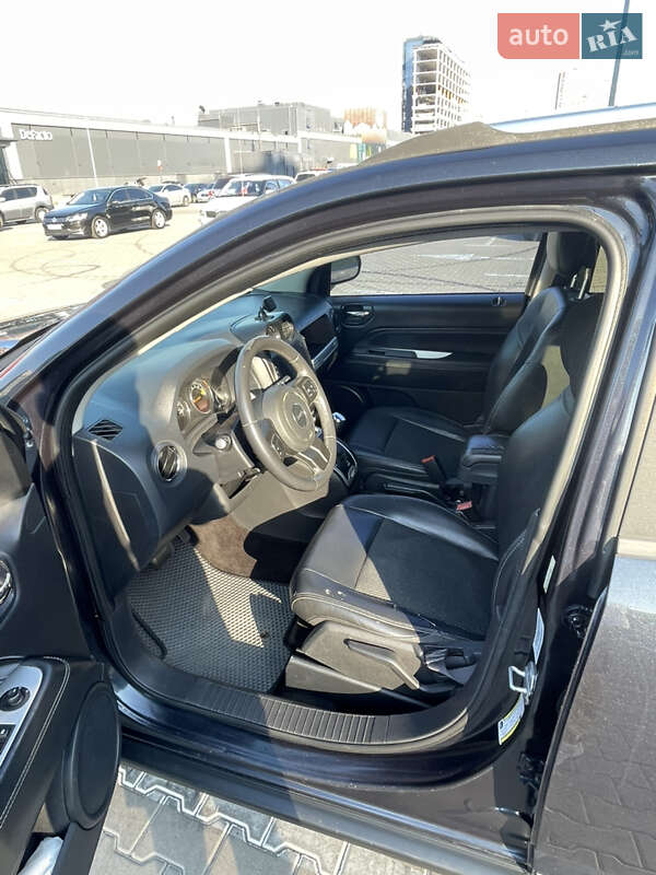 Внедорожник / Кроссовер Jeep Compass 2013 в Вышгороде