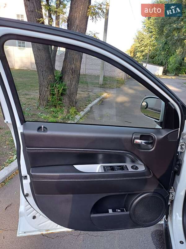 Внедорожник / Кроссовер Jeep Compass 2014 в Каменском
