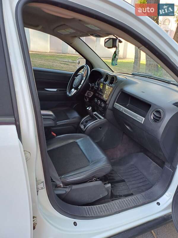 Внедорожник / Кроссовер Jeep Compass 2014 в Каменском